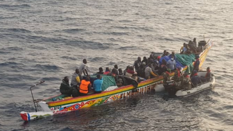La Garde nationale de Guinée-Bissau a intercepté 56 migrants à bord d'une pirogue au large de Cacheu, soulignant la tragédie des traversées