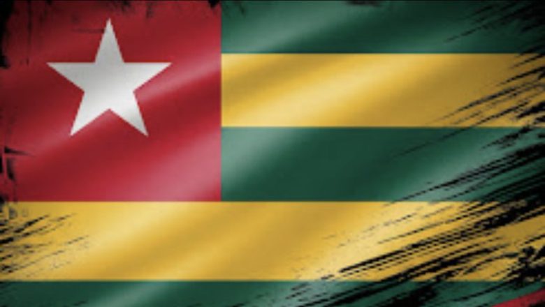 Des manifestations spontanées éclatent à Lomé, portées par une jeunesse révoltée contre la réforme constitutionnelle et la vie chère, défiant un régime togolais solidement ancré et suscitant des interrogations sur l'avenir du pays.