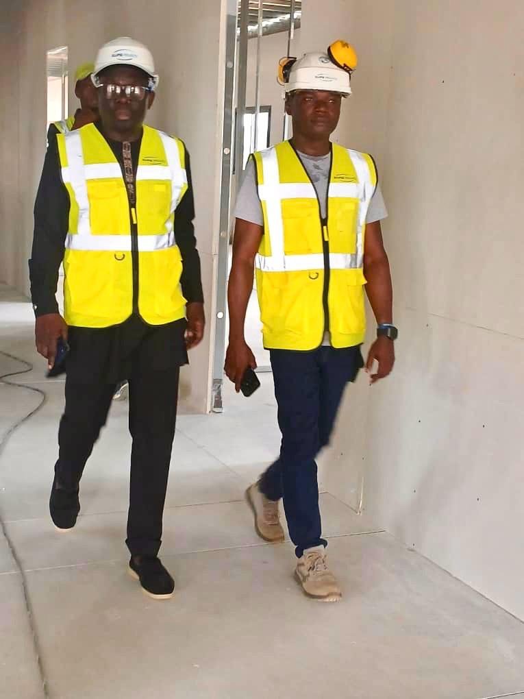 La Visite du Ministre Tchin Darré au futur CHU de Kara le 20 juin 2025 marque le début d'une nouvelle ère pour la santé togolaise, avec des projets ambitieux comme Ellipse, l'unité d'hémodialyse et la maternité KfW promettant des soins de pointe.