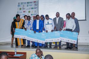 Le doctorant togolais Hessouwè Kévin Pari remporte la 5ᵉ édition de "Ma Thèse en 180 secondes" à Lomé et représentera le Togo à la finale internationale à Bucarest.