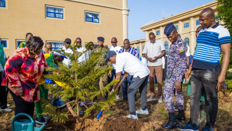 L'Assemblée nationale togolaise mène une initiative de reboisement massive, plantant 200 arbres et visant un milliard d'ici à 2030