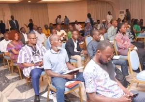 À quelques jours des élections, le gouvernement togolais dénonce une campagne de désinformation numérique orchestrée depuis l’étranger, affirmant sa volonté de préserver l’ordre public et la transparence institutionnelle face aux tensions virtuelles.