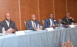 À quelques jours des élections, le gouvernement togolais dénonce une campagne de désinformation numérique orchestrée depuis l’étranger, affirmant sa volonté de préserver l’ordre public et la transparence institutionnelle face aux tensions virtuelles.