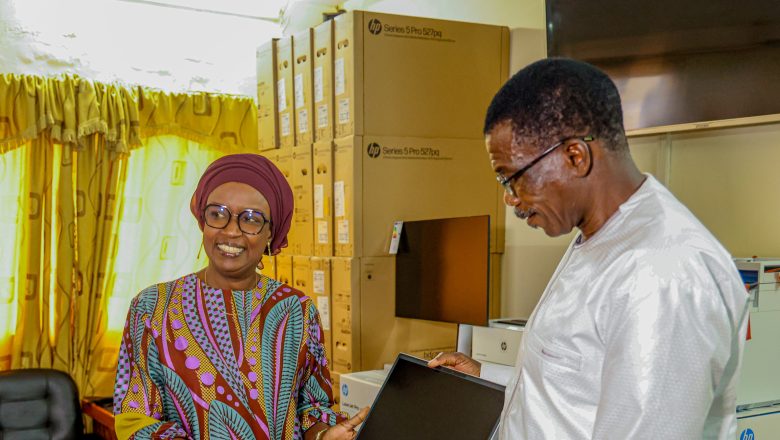 À Lomé, le PNUD remet à l’ANPC du matériel informatique d’une valeur de 30 millions FCFA pour renforcer les capacités du Togo face aux catastrophes climatiques et humanitaires.