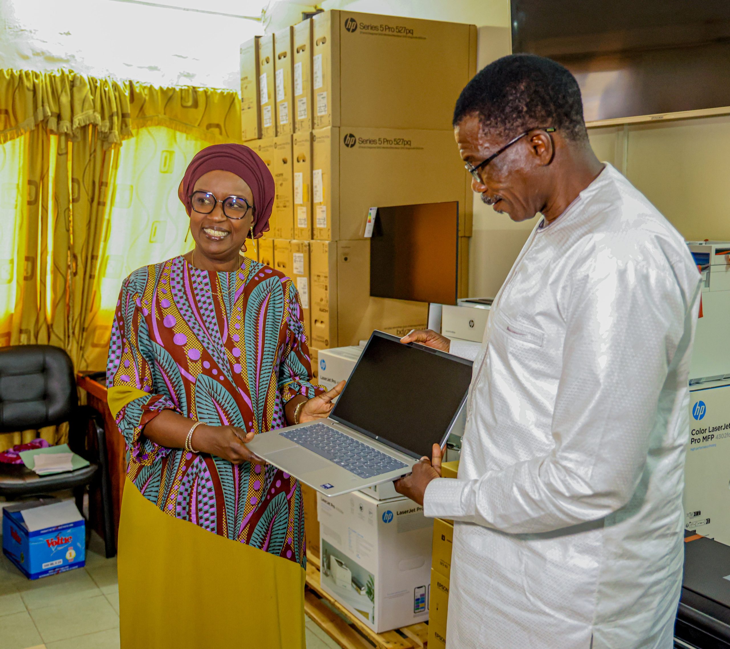 À Lomé, le PNUD remet à l’ANPC du matériel informatique d’une valeur de 30 millions FCFA pour renforcer les capacités du Togo face aux catastrophes climatiques et humanitaires.