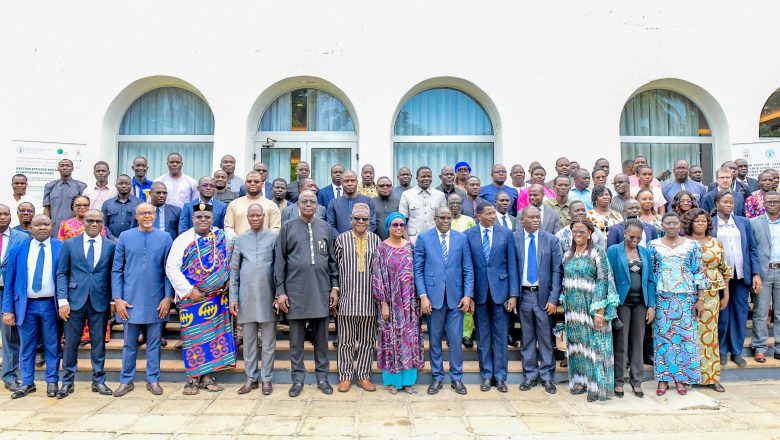 Le Togo lance un guide national pour les Plans de Développement Régionaux (PDR) avec l'appui de la FAO et du PNUD, visant à une planification inclusive, égalitaire et résiliente face aux défis climatiques.
