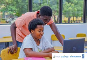 À travers le programme DeviPreneur, UniPod_Togo initie des enfants de 5 à 15 ans à la programmation, à l’électronique et à l’entrepreneuriat, nourrissant une nouvelle génération d’innovateurs engagés au cœur du Togo.