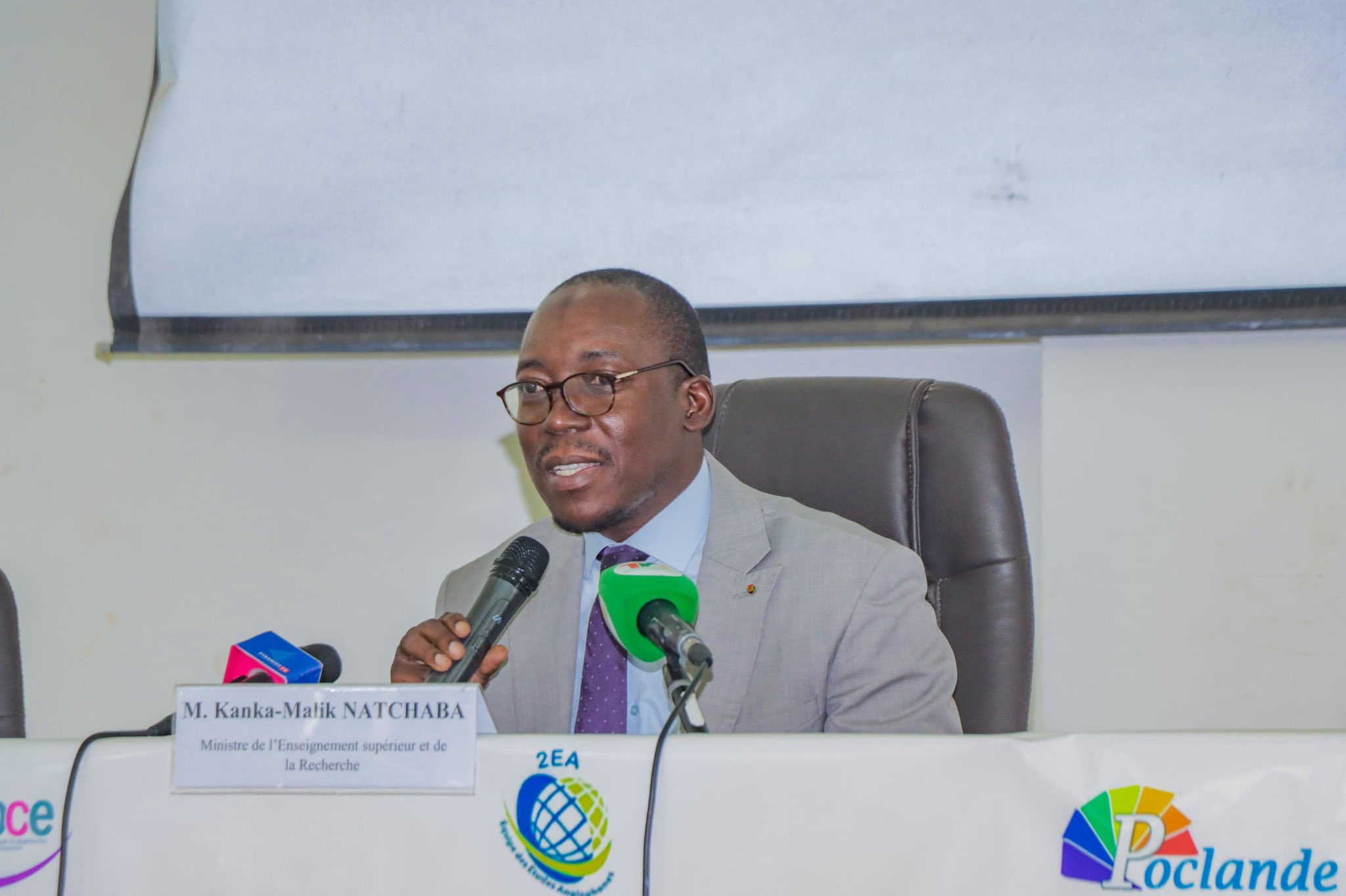 Lomé accueille un colloque scientifique international où 43 chercheurs de 14 pays explorent les "langages silencieux" africains, révélant la richesse de la communication non verbale et la place du continent dans la recherche mondiale.