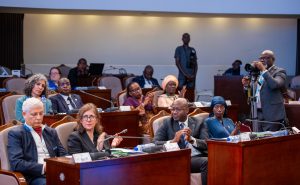 Inde-Togo : Un nouveau chapitre s'ouvre pour un partenariat stratégique
L'ambassadeur indien Srh Fahmi entame sa mission au Togo, officialisant un partenariat stratégique entre l'Inde et le Togo qui vise à renforcer leur coopération bilatérale dans divers domaines.
 Lire la suite ici
https://www.journaldutogo.com/inde-togo-un-nouveau-chapitre-souvre-pour-un-partenariat-strategique/