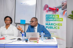 Lors d’une formation initiée par l’ARCOP et le PNUD, 25 administrateurs publics s’engagent à assainir les marchés publics togolais, face à un système miné par des pratiques corruptives persistantes.