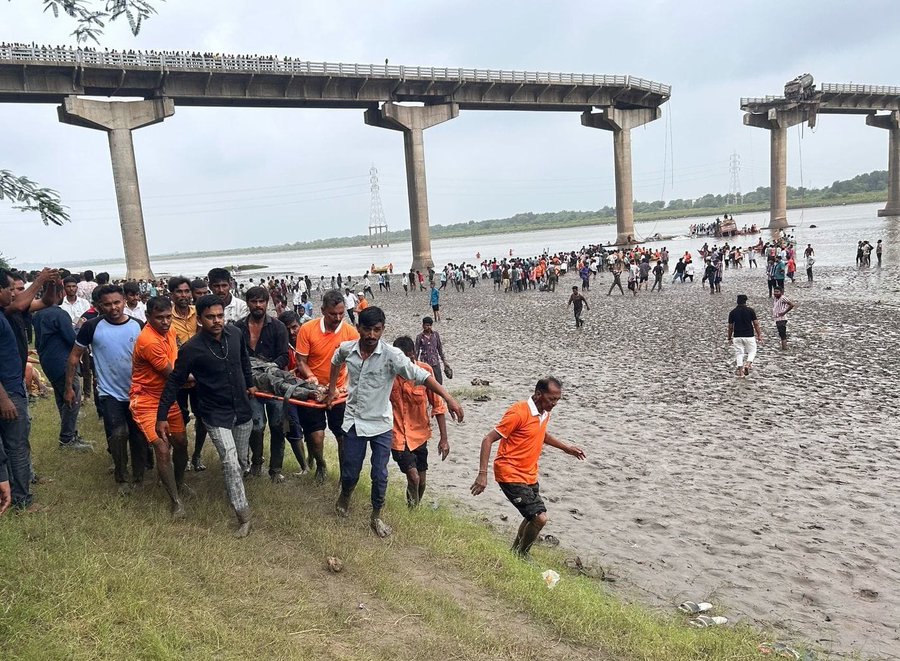 Gujarat : Le cri d’un pont brisé plonge Vadodara dans le deuil