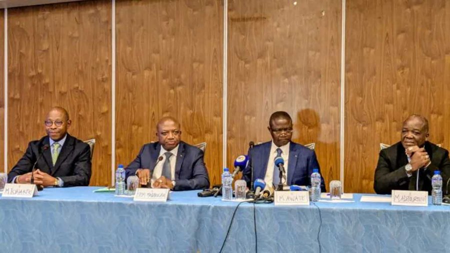 À quelques jours des élections, le gouvernement togolais dénonce une campagne de désinformation numérique orchestrée depuis l’étranger, affirmant sa volonté de préserver l’ordre public et la transparence institutionnelle face aux tensions virtuelles.