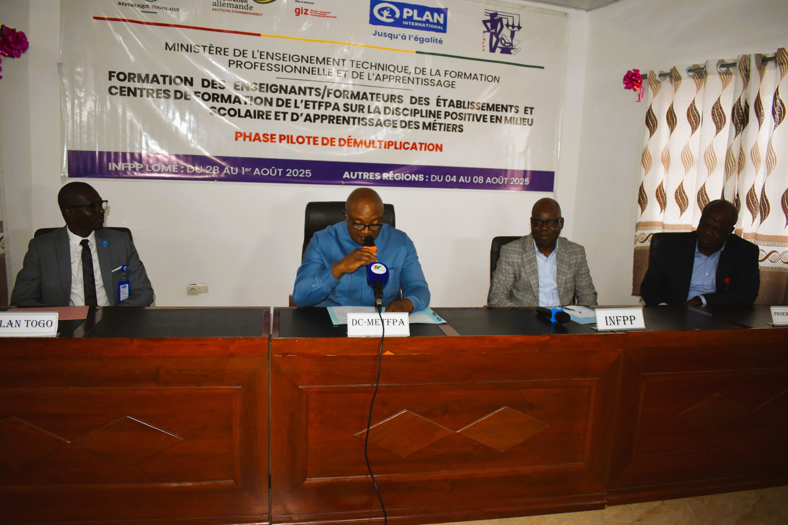 À Lomé, 216 enseignants ont été formés à la Discipline Positive pour instaurer un climat scolaire respectueux et inclusif, dans le cadre du programme ProEmploi+ soutenu par Plan International et GIZ Togo.