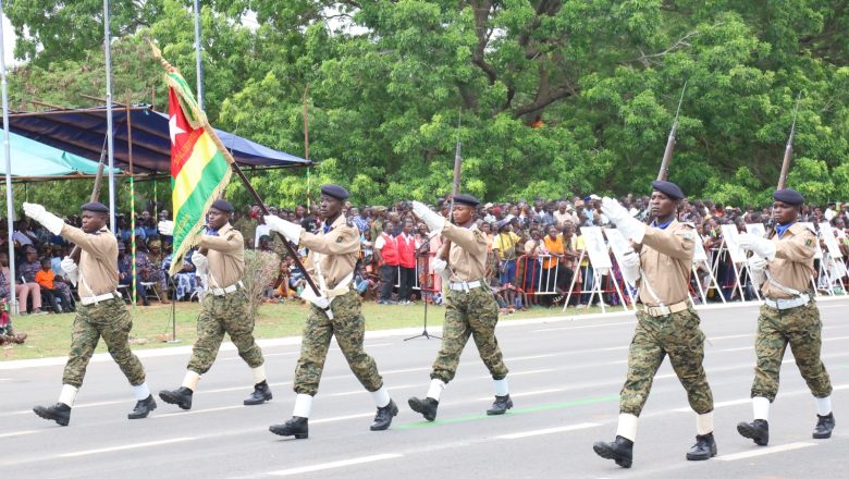 Le ministère des Armées du Togo convoque 715 aspirants pour la phase finale du concours d’entrée à l’ENSO-T, confirmant sa volonté de former des sous-officiers rigoureux et pleinement engagés au service de la nation.