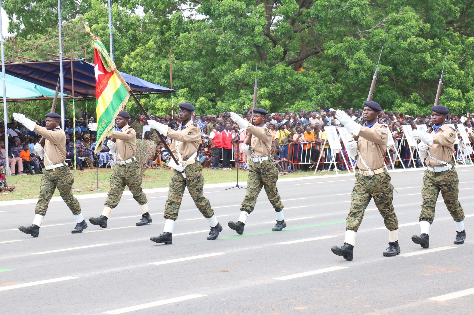 Le ministère des Armées du Togo convoque 715 aspirants pour la phase finale du concours d’entrée à l’ENSO-T, confirmant sa volonté de former des sous-officiers rigoureux et pleinement engagés au service de la nation.