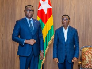 La Commission nationale des droits de l’homme (CNDH) a remis à l’Assemblée nationale togolaise un rapport d’étape sur les troubles de juin, renforçant le rôle du Parlement dans le suivi des droits humains et la transparence institutionnelle.