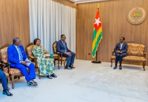 La Commission nationale des droits de l’homme (CNDH) a remis à l’Assemblée nationale togolaise un rapport d’étape sur les troubles de juin, renforçant le rôle du Parlement dans le suivi des droits humains et la transparence institutionnelle.