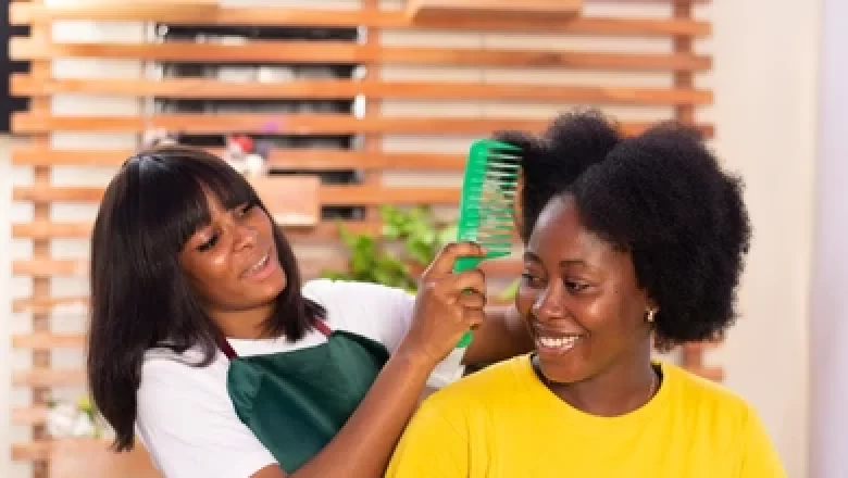 Le programme Heal by Hair formera 400 coiffeuses à Lomé pour transformer les salons en relais communautaires de santé mentale,