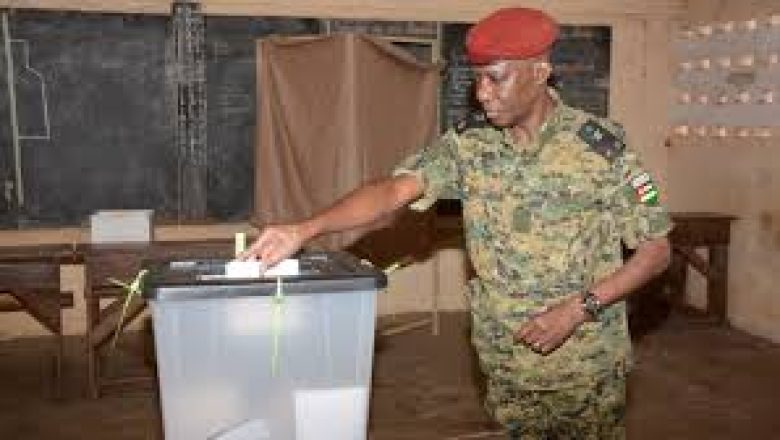 À deux jours des municipales, les FDS togolaises ouvrent le bal électoral en votant par anticipation, affirmant leur rôle clé dans la sécurisation du scrutin et le renforcement de l’unité nationale.