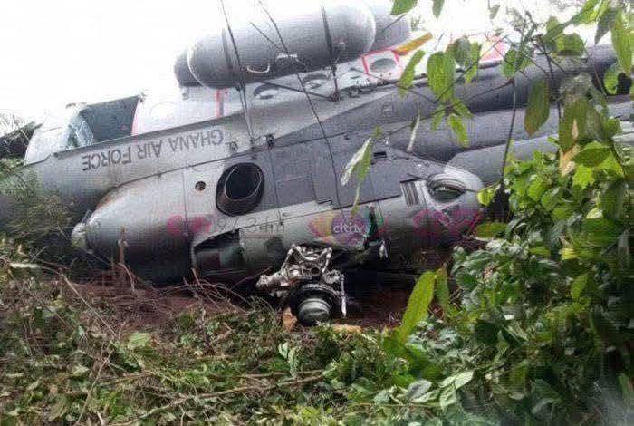 Un hélicoptère militaire s’écrase à Adansi, tuant deux ministres en route pour un projet stratégique, plongeant le Ghana dans le deuil