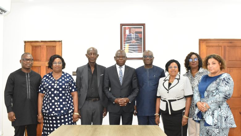 Le Ministère togolais de la Santé accueille le nouveau bureau des chirurgiens-dentistes pour poser les bases d’une médecine bucco-dentaire accessible, moderne et tournée vers la jeunesse.