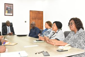 Le Ministère togolais de la Santé accueille le nouveau bureau des chirurgiens-dentistes pour poser les bases d’une médecine bucco-dentaire accessible, moderne et tournée vers la jeunesse.