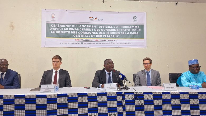 Le Togo lance le Programme d’Appui au Financement des Communes (PAFC), doté de 13 milliards FCFA sur quatre ans, pour développer les infrastructures locales, améliorer les services sociaux et renforcer les capacités des acteurs communaux dans les régions Centrale, Plateaux et Kara..