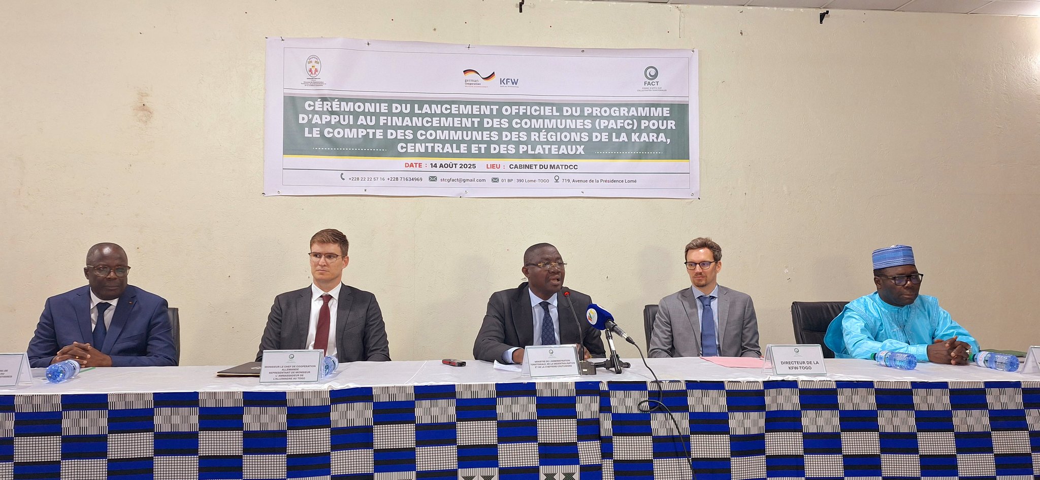 Le Togo lance le Programme d’Appui au Financement des Communes (PAFC), doté de 13 milliards FCFA sur quatre ans, pour développer les infrastructures locales, améliorer les services sociaux et renforcer les capacités des acteurs communaux dans les régions Centrale, Plateaux et Kara..