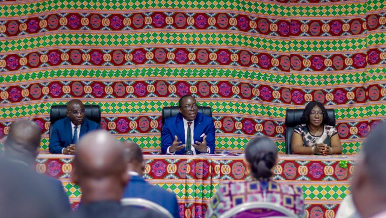 À Lomé, un atelier stratégique réunit les responsables des universités privées autour du projet d’arrêté sur l’homologation. Une initiative portée par le ministère de l’Enseignement Supérieur pour structurer le sous-secteur, renforcer la qualité et territorialiser l’offre de formation.