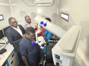 Deux cliniques mobiles spécialisées arrivent au Togo pour lutter contre la cécité évitable et améliorer la santé dentaire, au profit des communautés rurales.