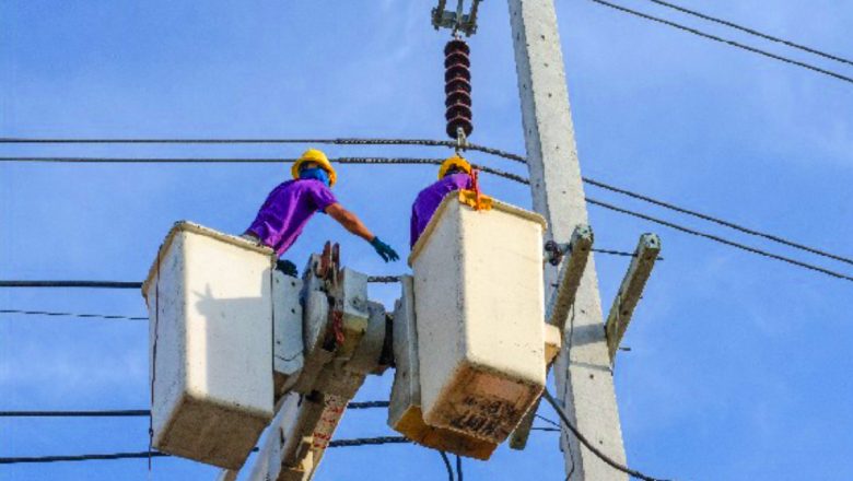 Le Togo lance la phase opérationnelle du PERECUT dans la région Centrale. Ce projet d’extension des réseaux électriques vise à renforcer l’accès à l’énergie dans huit localités clés, avec un objectif de couverture nationale à l’horizon 2030.