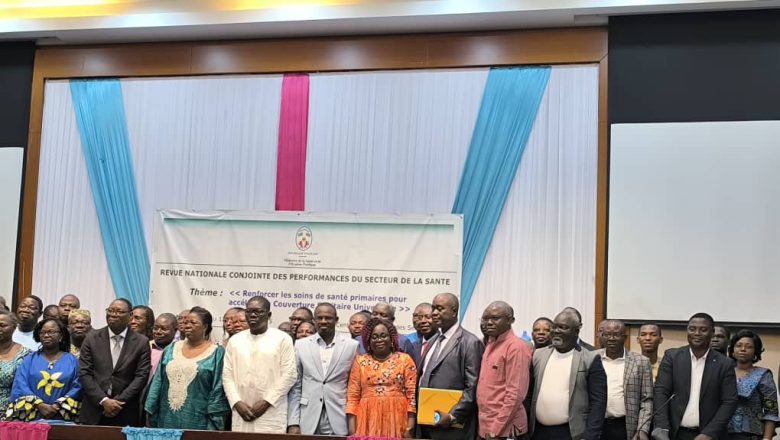Togo, la Revue nationale conjointe des performances 2024 réunit le gouvernement togolais, l’OMS et les partenaires pour renforcer les soins