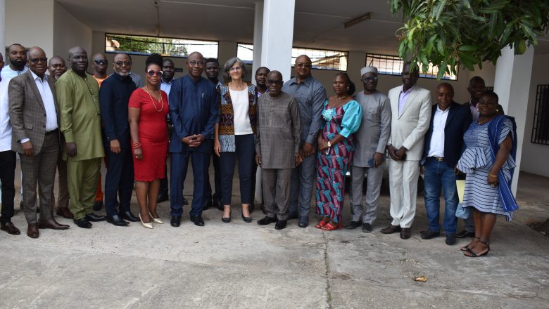 Le ministère togolais de l’Enseignement Technique valide le schéma directeur des Formations de Courte Durée, visant à doter les jeunes de compétences pratiques pour l’emploi et l’auto-entrepreneuriat dans les secteurs clés du pays.