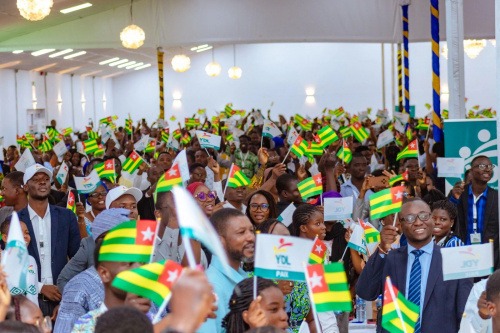 La deuxième édition du Youth Delivery Lab a mobilisé plus de 4000 jeunes à Lomé autour de l’agribusiness, du sport et de la cohésion sociale. Une plateforme festive et participative pour faire entendre les voix de la jeunesse dans les politiques publiques.