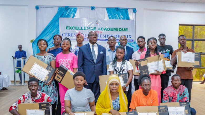 Cérémonie de l’Excellence Académique 2025 Togo : 222 lauréats récompensés pour leur mérite, symbole d’un Togo uni et tourné vers l’avenir.
