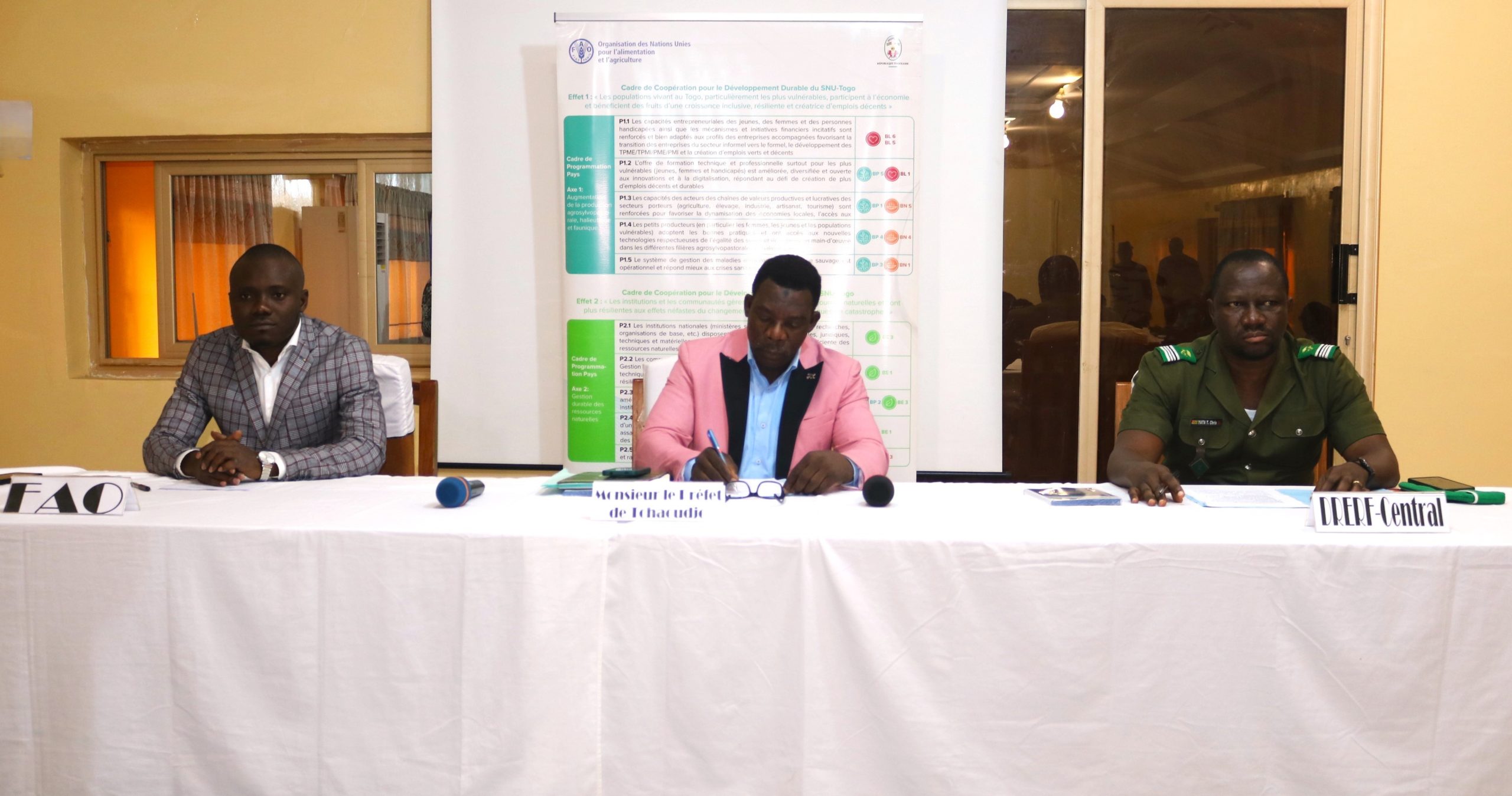 À Sokodé, un atelier national forme les responsables de santé à la gestion des intoxications liées aux pesticides. Soutenu par la FAO et le gouvernement togolais, cet événement marque un tournant pour la sécurité sanitaire et l’agriculture durable.