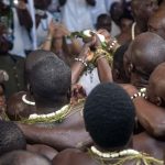 La cérémonie de la pierre sacrée à Glidji a réuni la communauté autour de valeurs de paix et de fraternité. Un événement spirituel