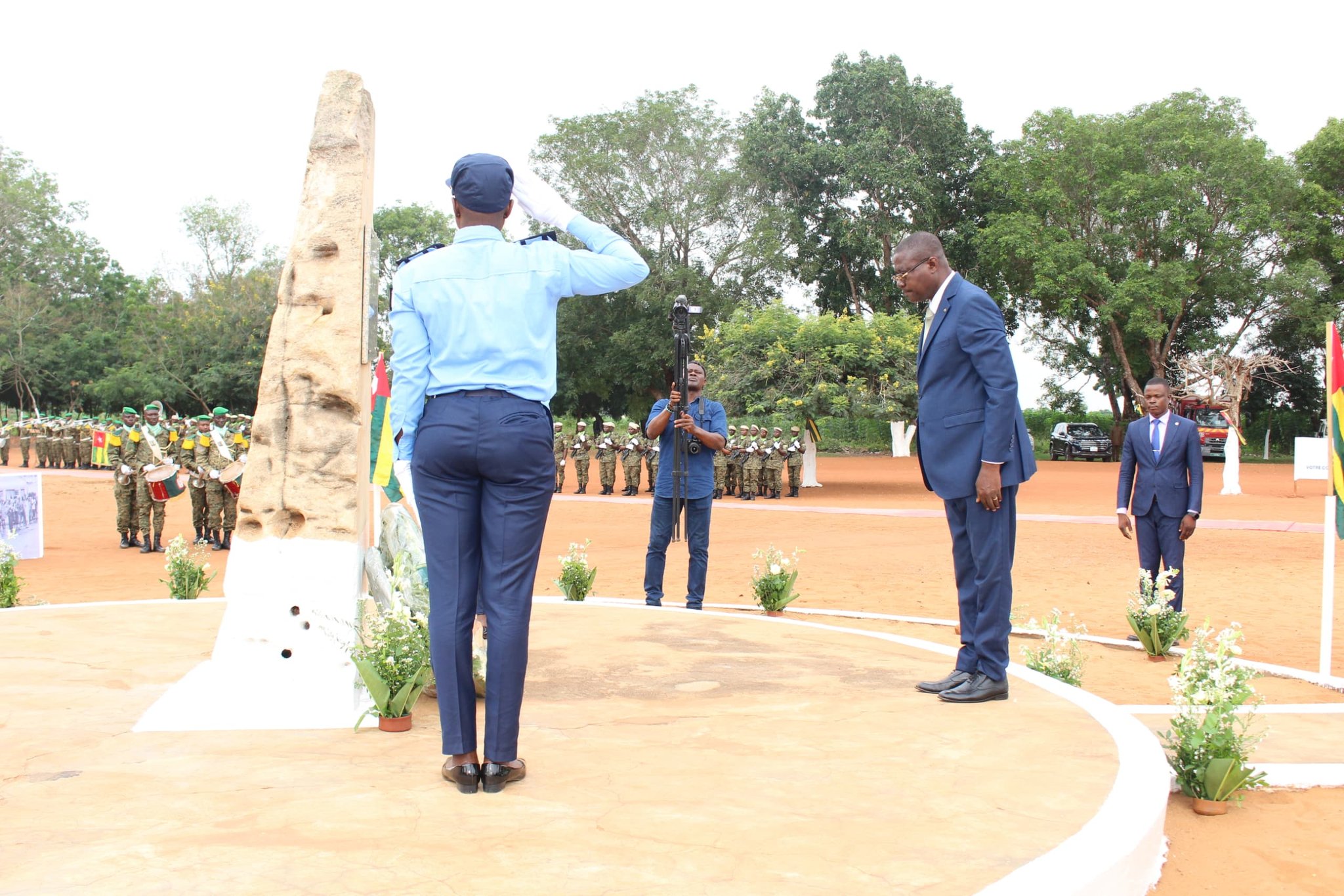 Le ministre Awate Hodabalo a rendu hommage aux martyrs de l’attaque de 1986 à Lomé. Cette cérémonie solennelle réaffirme l’engagement