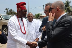 Le Musée des Trônes et des Divinités Noires, soutenu par l’Ambassade de France et l’Union européenne, s’apprête à ouvrir ses portes à Aného. En effet, cette bâtisse afro-brésilienne centenaire devient un sanctuaire culturel dédié aux royaumes Guin et Mina, mêlant préservation, transmission et création contemporaine