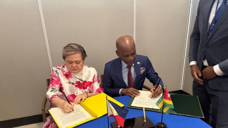 en marge de l’Assemblée générale des Nations Unies, le Togo et les Philippines ont signé un protocole d’accord sur les consultations politiques bilatérales, renforçant leur coopération diplomatique autour des enjeux de sécurité, commerce et développement durable.