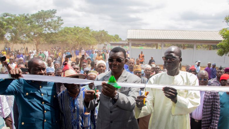 Le nouveau marché à bétail de Tsévié, inauguré le 29 août 2025, marque une avancée majeure pour la filière bovine togolaise. Doté d’infrastructures modernes, il vise à renforcer le commerce régional et améliorer les conditions de vie des éleveurs.