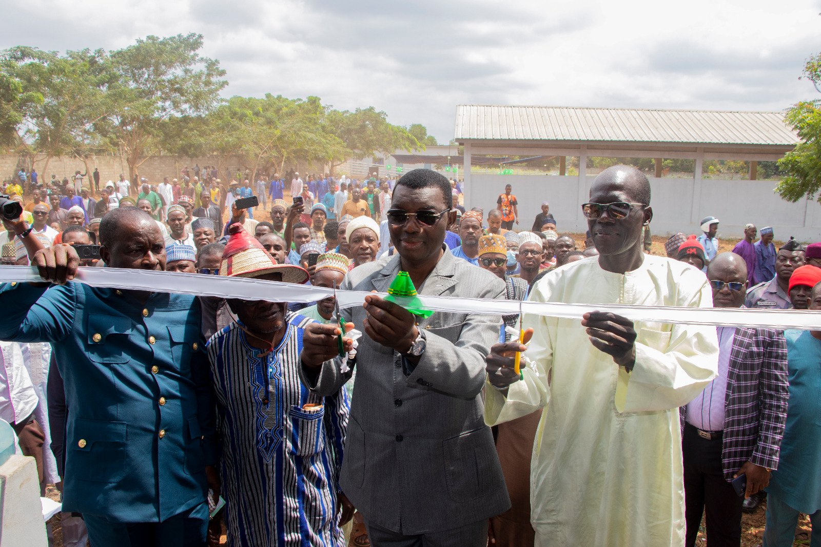 Le nouveau marché à bétail de Tsévié, inauguré le 29 août 2025, marque une avancée majeure pour la filière bovine togolaise. Doté d’infrastructures modernes, il vise à renforcer le commerce régional et améliorer les conditions de vie des éleveurs.
