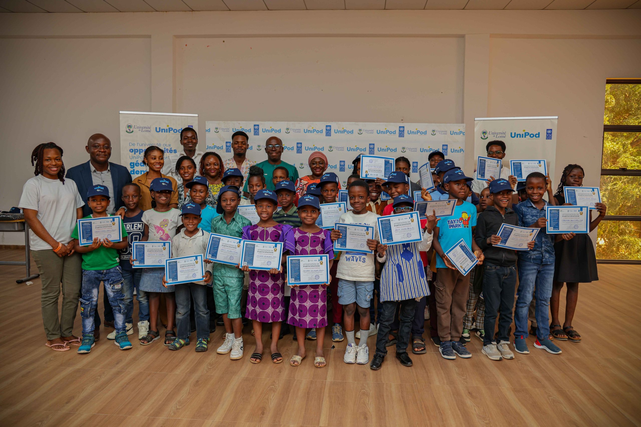 À Lomé, plus de 250 jeunes ont été formés à l’informatique, à l’électronique et à l’entrepreneuriat grâce au programme Devi-preneur. Une initiative inclusive portée par le PNUD Togo pour bâtir un avenir numérique et durable.