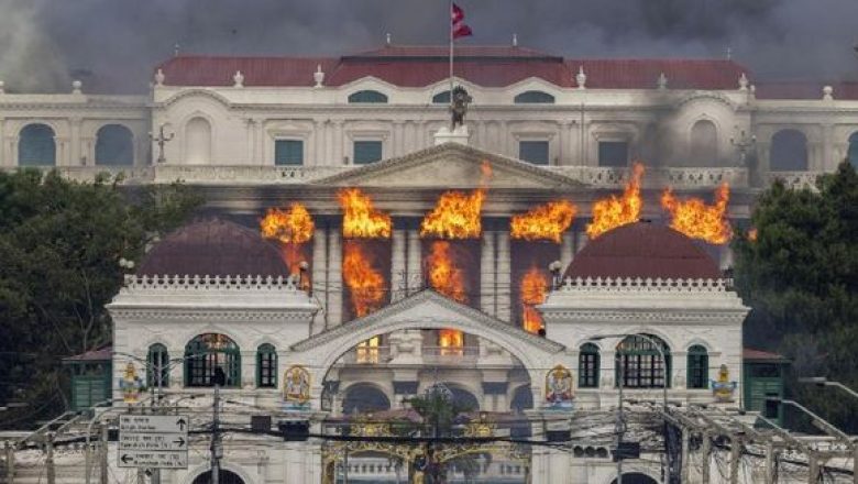 Népal , le Premier ministre népalais KP Sharma Oli démissionne sous la pression d’un soulèvement mené par la jeunesse.