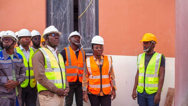 Le ministre Kanka-Malik Natchaba inspecte les travaux du Campus Nord de l’Université de Kara. Objectif : garantir qualité, délais et faire émerger un pôle d’excellence académique au Togo.