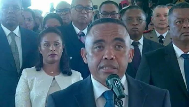 Madagascar : Le Colonel Michaël Randrianirina prête serment et promet la rupture. Découvrez son programme de choc : lutte anti-corruption, réformes urgentes sur l'énergie et la santé, pour sortir le pays de la crise. Analyse des réactions.