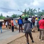 Au Cameroun, la réélection contestée de Paul Biya pour un huitième mandat déclenche une vague de manifestations. Entre colère populaire, répression violente et appels à la grève, une jeunesse en quête d’alternance défie un pouvoir jugé hors d’âge.