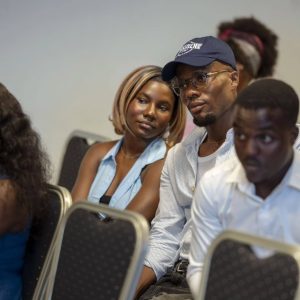 La cheffe Celia Awoussi lance son marathon culinaire au Togo ! Elle vise 336 heures de cuisine non-stop pour le Record Guinness, dépassant le précédent exploit.