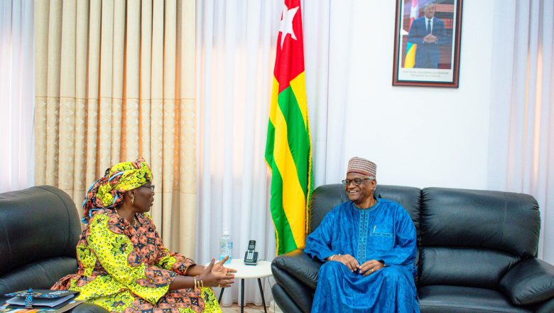 À Lomé, le président du Sénat et l’UNFPA ont échangé sur l’inclusion, la jeunesse et les droits humains. Une coopération renforcée au service du progrès social.