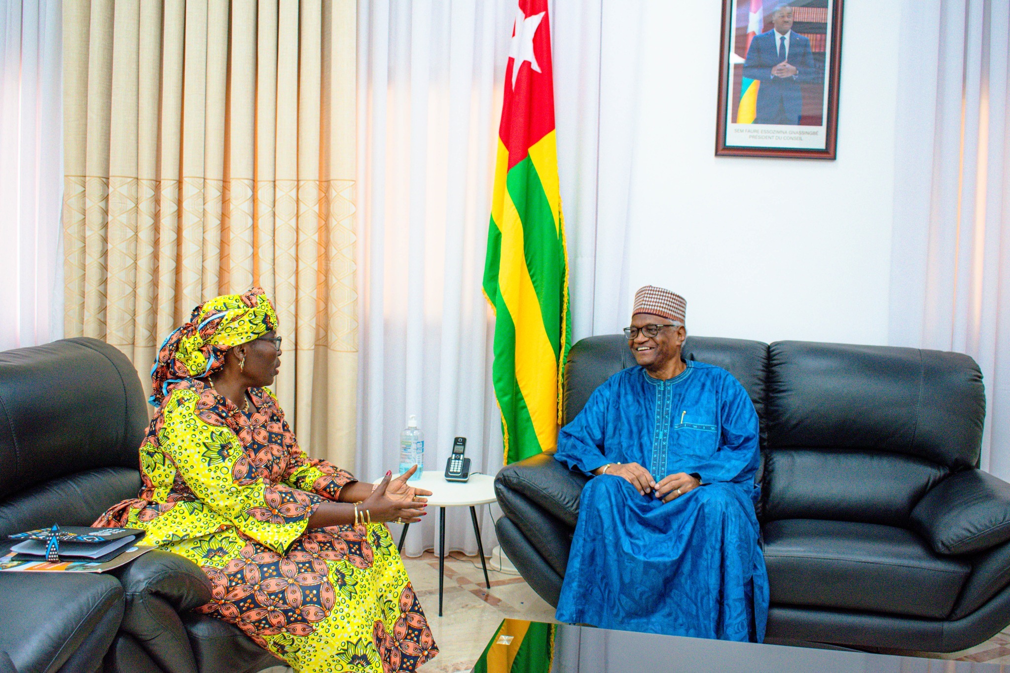 À Lomé, le président du Sénat et l’UNFPA ont échangé sur l’inclusion, la jeunesse et les droits humains. Une coopération renforcée au service du progrès social.